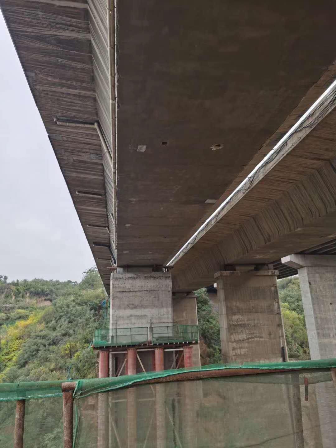 吕梁桥梁加固前制定可行设计方案图并用对施工方法